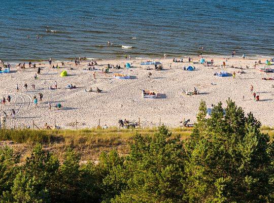 Piękna, szeroka, piaszczysta plaża